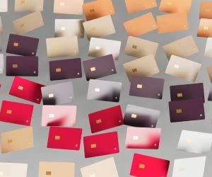 Rohstoffe wie Gold, Öl, Agrarprodukte und Industriemetalle bieten Möglichkeiten zur Portfoliodiversifizierung und zum Inflationsschutz, bergen aber aufgrund von Preisschwankungen, geopolitischen Spannungen und Angebots-Nachfrage-Schocks auch hohe Risiken. Entscheidend ist, mit einer klaren Strategie, einem Verständnis der zugrunde liegenden Markttreiber und ausschließlich mit Kapital zu investieren, das die finanzielle Stabilität nicht gefährdet.[Hier fehlt der Text, der die Anlagestrategie beschreibt und die die finanzielle Stabilität gefährdet.]